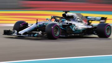 Mercedes&#039; British driver Lewis Hamilton competes during the qualifying session at the Yas Marina circuit on November 24, 2018, in Abu Dhabi, ahead of the Abu Dhabi Formula One Grand Prix. (Photo by Andrej ISAKOVIC / AFP)