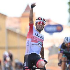 Ulissi se impone a un combativo Sagan en la antesala del Etna