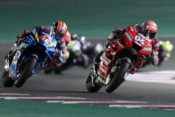 El piloto italiano Andrea Dovizioso y el español Alex Rins durante la competición. 