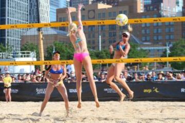 Campeonato femenino de voley playa Abierto de Hudson River Park de Nueva York.