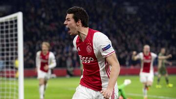 Ajax Amsterdam&#039;s Nick Viergever celebrates opening the scoring during the UEFA Europa League football match Legia Warsaw vs Ajax Amsterdam on February 23, 2017 in Amsterdam.  / AFP PHOTO / ANP / Olaf KRAAK / Netherlands OUT