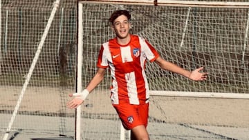 Paco Esteban celebra un gol con el Atl&eacute;tico. 