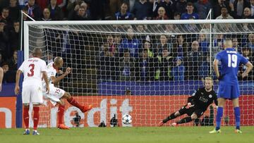 Britain Soccer Football - Leicester City v Sevilla - UEFA Champions League Round of 16 Second Leg - King Power Stadium, Leicester, England - 14/3/17 Sevilla's Steven N'Zonzi has his penalty saved by Leicester City's Kasper Schmeichel Action Images via Reuters / Carl Recine Livepic