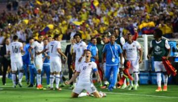 Colombia's James Rodriguez celebrates after scoring against Paraguay during a Copa America Centenario football match  in Pasadena, California, United States, on June 7, 2016.  / AFP PHOTO / Frederic J. Brown