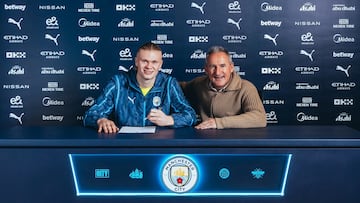 Erling Haaland y Txiki Begiristain posan en la renovación del noruego con el Manchester City.