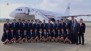 La selección norcoreana ganó el Mundial Femenino Sub-20 en nuestro país y las jugadoras fueron recibidas con honores en casa.