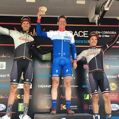 Ulman presenta su candidatura: victoria y primer liderato