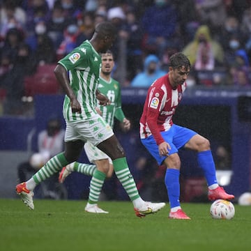 Griezmann con el balón. 