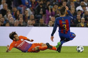 Jordi Alba and Piqué injured before half-time against City