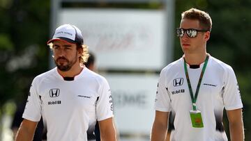 Fernando Alonso y Stoffel Vandoorne, compa&ntilde;eros en McLaren F1 2017. 