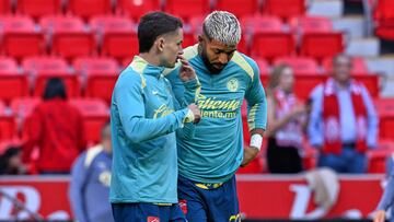 Alvaro Fidalgo and Rodrigo Aguirre of America during the Quarter final second leg match between Toluca And America as part of the Liga BBVA MX, Torneo Apertura 2024 at Nemesio Diez Stadium on November 30, 2024 in Toluca, Estado de Mexico, Mexico.