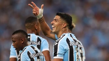 Gremio's Uruguayan forward Luis Suarez (R) celebrates after scoring against Sao Luiz during the Brazilian Recopa Gaucha football match between Gremio and Sao Luiz at the Arena do Gremio stadium in Porto Alegre, Brazil on January 17, 2023. - Uruguayan international forward Luis Suarez has signed a two-year contract with Brazilian club Gremio. (Photo by SILVIO AVILA / AFP) (Photo by SILVIO AVILA/AFP via Getty Images)