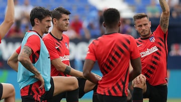 Savic, Morata y Saúl calientan en 2019.