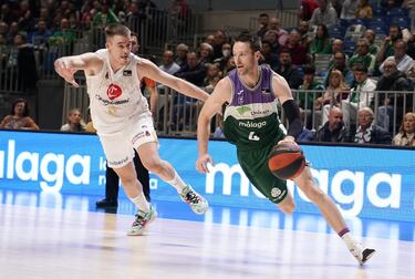 El Unicaja acribilla al Casademont Zaragoza y sigue de fiesta
