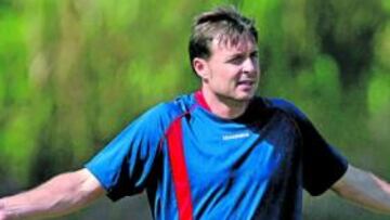 <b>A LA CALLE. </b>Cristóbal Parralo fue destituido ayer. Narcís Julià le sustituye en el banquillo.