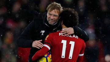 Soccer Football - Premier League - Liverpool vs Watford - Anfield, Liverpool, Britain - March 17, 2018   Liverpool&#039;s Mohamed Salah celebrates with manager Juergen Klopp and the match ball after the match   Action Images via Reuters/Lee Smith    EDITO