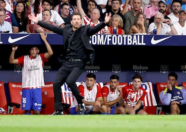 Julián Álvarez fue sustituido en el descanso "por precaución" tras haber jugado con Argentina.