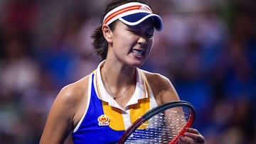 La tenista china Peng Shuai reacciona durante su partido ante Coco Vandeweghe en el Zhuhai Elite Trophy de 2017.