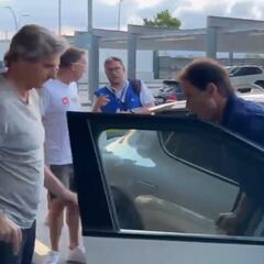 La escena de Nadal al llegar en muletas que está alucinando en Twitter