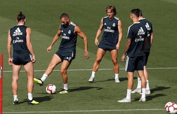 Gareth Bale,Benzema,Luka Modric & Javi Sánchez,
