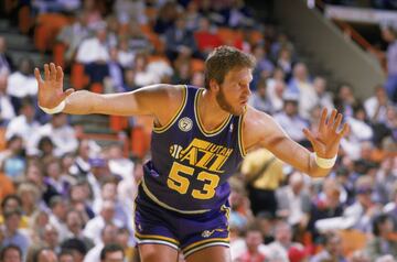 Mark Eaton pasó once años en Utah Jazz, desde su selección en el draft de 1982 hasta su retirada en 1993. Lo jugó casi todo, 875 de los 902 partidos posibles de temporada regular, para perjuicio de sus rivales. Porque el californiano era un gigante de 224