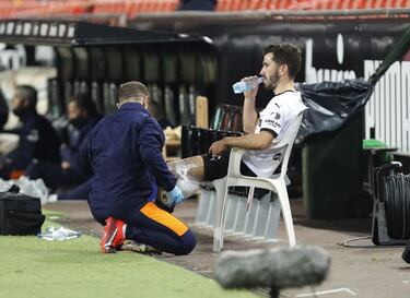 Sin fichajes y con 7 bajas, el Valencia no puede