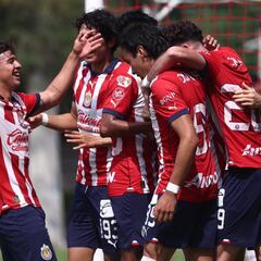 Chivas pega primero en el clásico nacional