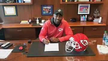 Darrell Revis sale de su isla para unirse a los Kansas City Chiefs