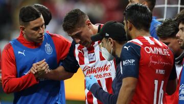 Chivas pierde a Luis Olivas, lesionado en el Clásico