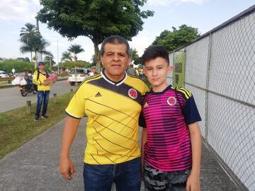 Hinchas llegan al estadio de Pereira para el cierre del grupo A.