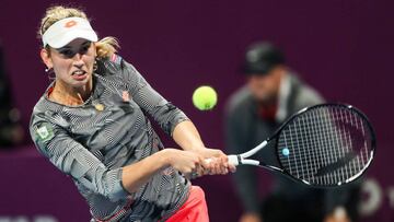 Mertens sorprende a Kerber y jugar¨¢ la final contra Halep