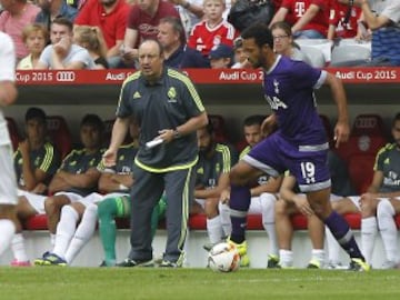 Rafael Benítez dando órdenes.