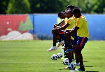 Tras la victoria ante Senegal y la clasificación a octavos de final del Mundial, Colombia vuelve a su campamento y prepara el próximo partido, contra Inglaterra el martes en Moscú.