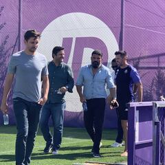 Conclave en Los Anexos a la espera de fichajes