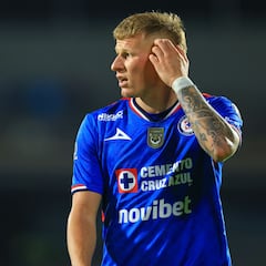 Mateusz Bogusz raspa a Cruz Azul