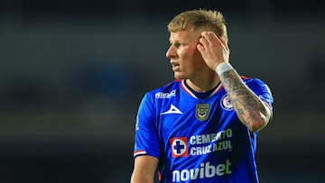 Mateusz Bogusz raspa a Cruz Azul