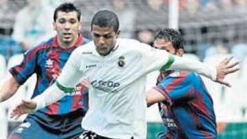 <b>PRIMER FICHAJE. </b>Felipe Melo es el primer jugador cuyo fichaje ha cerrado totalmente el Almería.