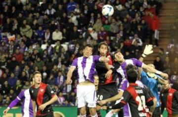 1-0. Gol fantasma. En un córner botado por Jeffren, el balón golpea en Arbilla, rebota en Zé Castro y Gálvez lo despeja, según Mateu Lahoz, dentro de la portería.