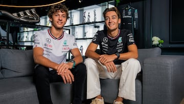Antonelli y Russell, pilotos de Mercedes para 2025.