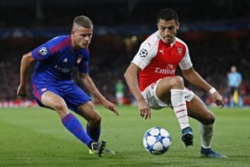 Alexis Sanchez durante el duelo de Arsenal ante Olympiacos por la segunda fecha de la Liga de Campeones.