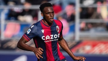 Jhon Lucumí en un partido de Bologna.