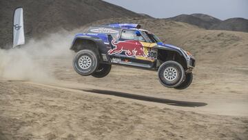 Carlos Sainz con el Mini.