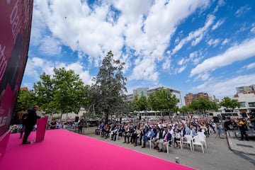 Un momento del acto de la inauguración de la estatua de Andrés Iniesta. 