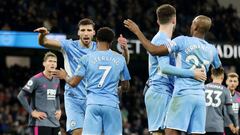 Los jugadores del Manchester City celebran el gol anotado por Raheem Sterling ante el Leicester City en Premier League.