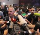 Cruyff: ''A los que pitan el himno les falta un tornillo''