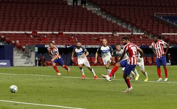 2-0. Diego Costa marcó de penalti el segundo tanto.