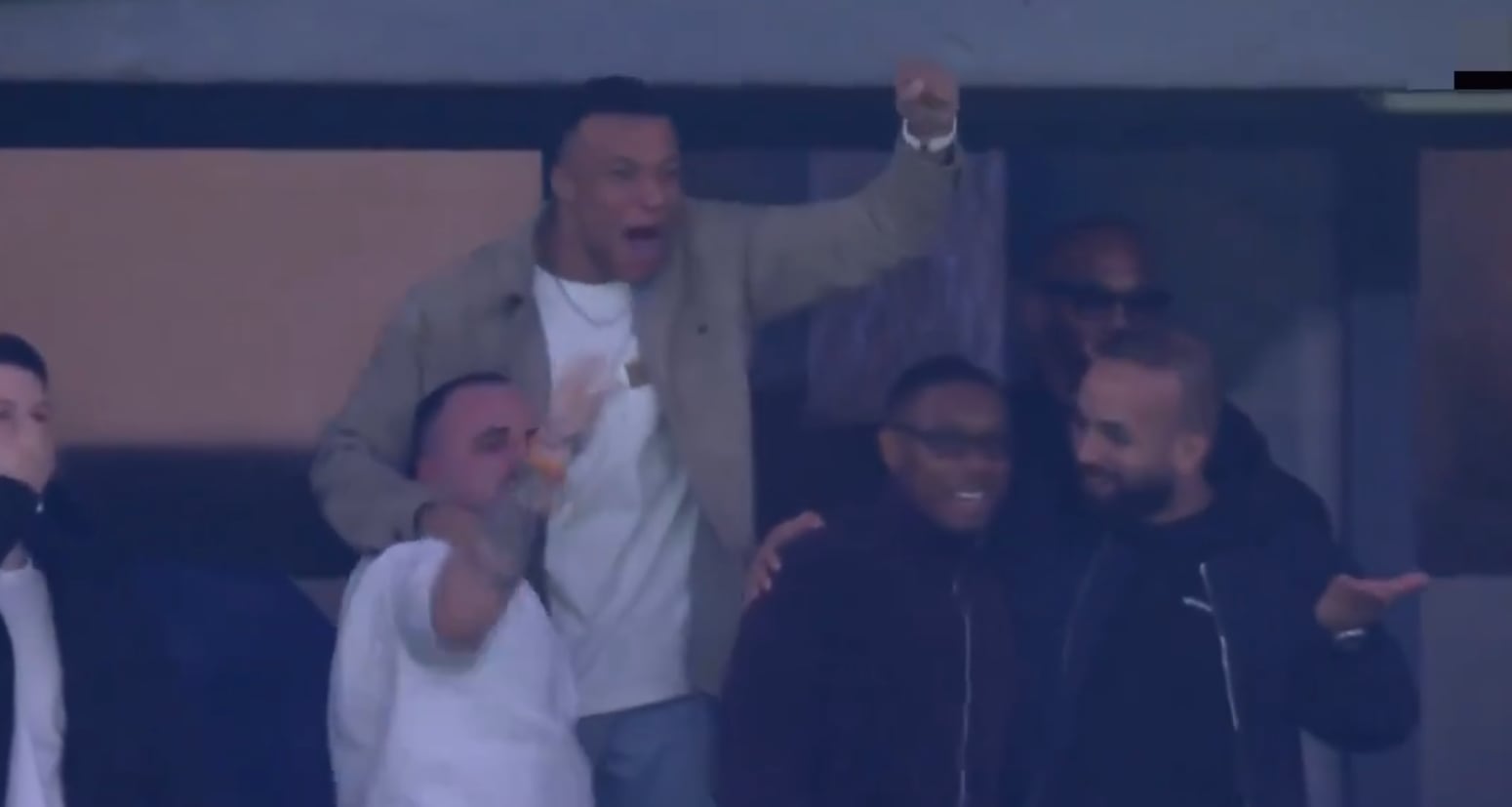 La reacción de Mbappé desde su palco al hat-trick de Valverde: con el 3-0 van a a alucinar