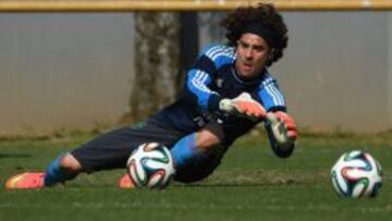 'Memo' Ochoa: "No hay que preocuparse sólo de Robben"