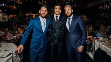 Neymar, Messi y Luis Su&aacute;rez no tuvieron problemas en posar juntos en la fiesta del uruguayo.