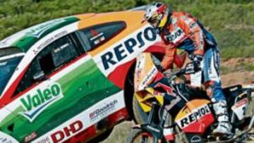 <b>DOS CAMPEONES. </b>Nani Roma, con su Mitsubishi, y Marc Coma, con su KTM, los dos únicos españoles que han ganado el Dakar en un espectacular salto juntos.